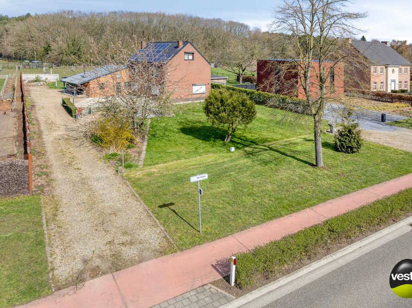 Bouwperceel gelegen te Zutendaal, Sprinkelestraat 89.<br />
<br />
Dit uniek gelegen perceel bevindt zich in een rustige omgeving, op wandelafstand va
