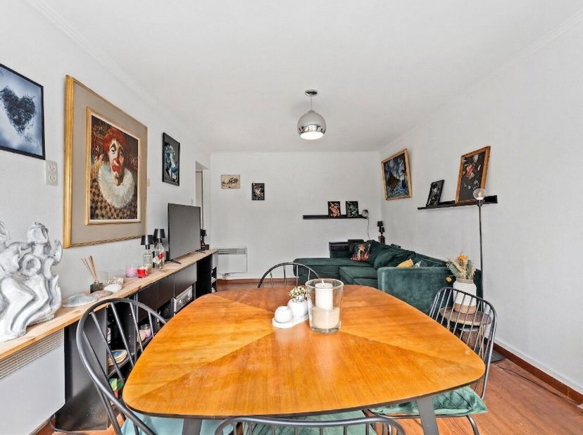 À vendre : appartement prêt à emménager à Middelkerke, situé au calme tout en étant à proximité des commerces, des transports en commun et de la côte.