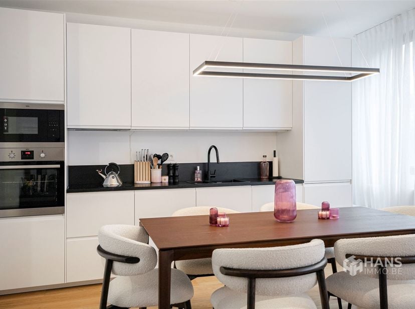 Appartement te koop in Victor Roosensplein 33 bus 102,
                    2170 Merksem