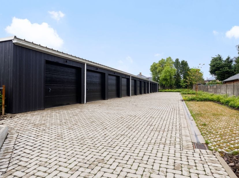 In het centrum van Houthulst bevindt zich deze kleinschalige en stijlvolle residentie met een hoogwaardige afwerking. Het project omvat 6 luxueuze app