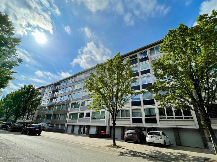 Appartement meublé de 2 chambres à coucher avec terrasse à louer près de Rivierenhof !<br />
Situation : Cet appartement confortable est situé juste à