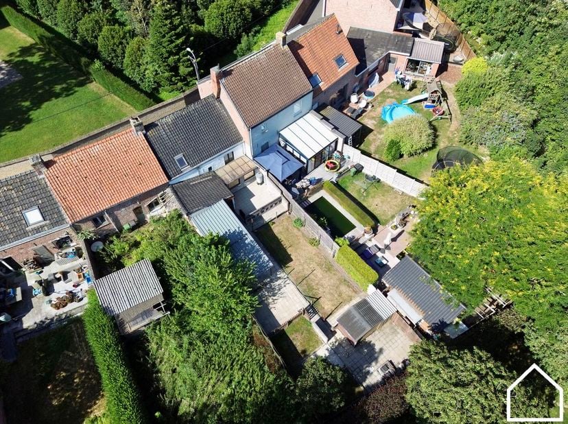 Charmante te renoveren woning met boordevol potentieel in het rustige Elverdinge<br />
<br />
ONTDEK DE VASTGOEDVIDEO; https://youtube.com/embed/diS9E