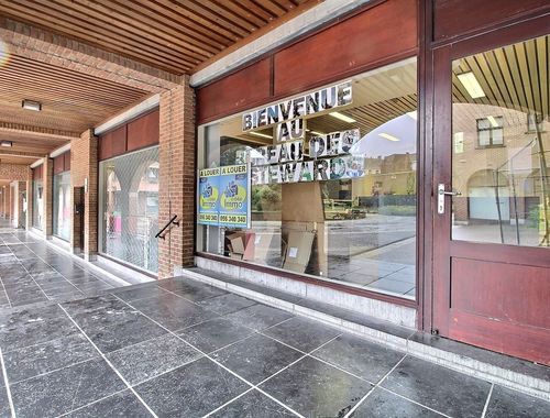                                         Entrepôt avec habitation à louer à Mouscron, € 1.500
