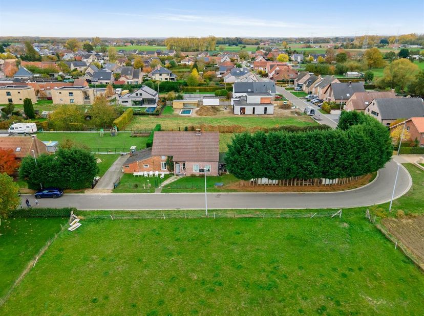 Rustig gelegen woning op een perceel van 12a62ca, met een prachtig vrij uitzicht over de velden.<br />
Deze verzorgde woning biedt een praktische inde