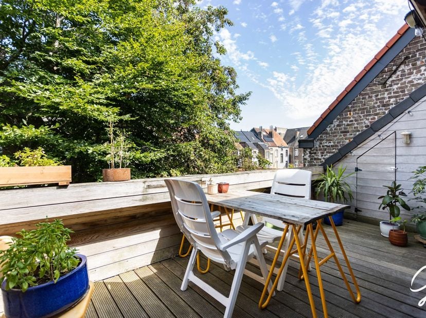 Op een toplocatie en op wandelafstand van Portus Ganda en de historische binnenstad bevindt zich deze volledig gerenoveerde woning (renovatie 2009). <