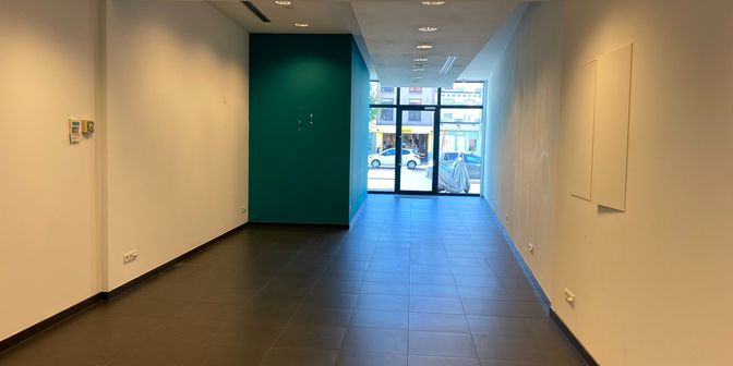 Bedrijfsvastgoed te huur in Markt 66, 9900 Eeklo