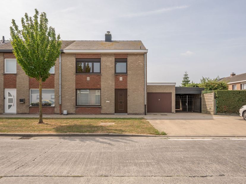 Zongerichte 3-slaapkamerwoning met inpandige garage en mooi aangelegde tuin op kindervriendelijke ligging nabij Gandhiplein. De woning geniet tevens o