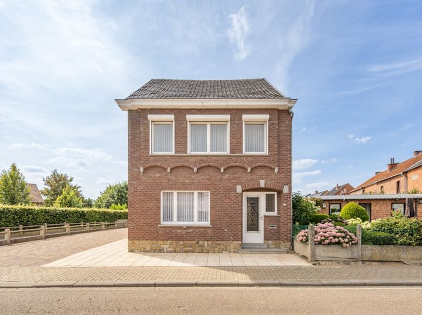 In het dorp van Kortenaken bevindt zich deze charmante woning met een praktische indeling en tal van mogelijkheden om energetisch te renoveren.<br />