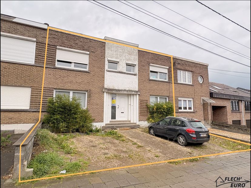 Située dans un quartier calme et prisé des hauteurs verviétoises, cette maison aux beaux volumes offre un excellent potentiel d’aménagement.<br />
<br