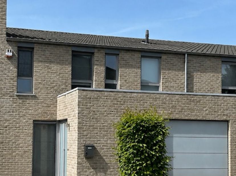 Op zoek naar een instapklare en energiezuinige woning met zonnige tuin in rustige omgeving nabij het centrum van Sint-Truiden? <br />
Moderne gesloten