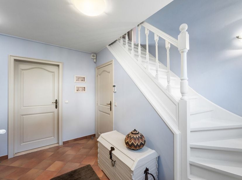 Heist: Spacieuse maison individuelle prête à emménager avec 4 chambres et grand jardin ensoleillé à vendre dans un emplacement privilégié à Heist. À l