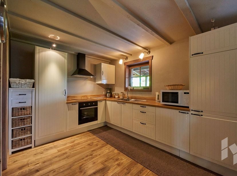 Gezellig, landelijk huisje met één slaapkamer, een mooi overdekt terras en parkeerplaats. <br />
Dit wordt gemeubeld verhuurd en beschikt over een ged