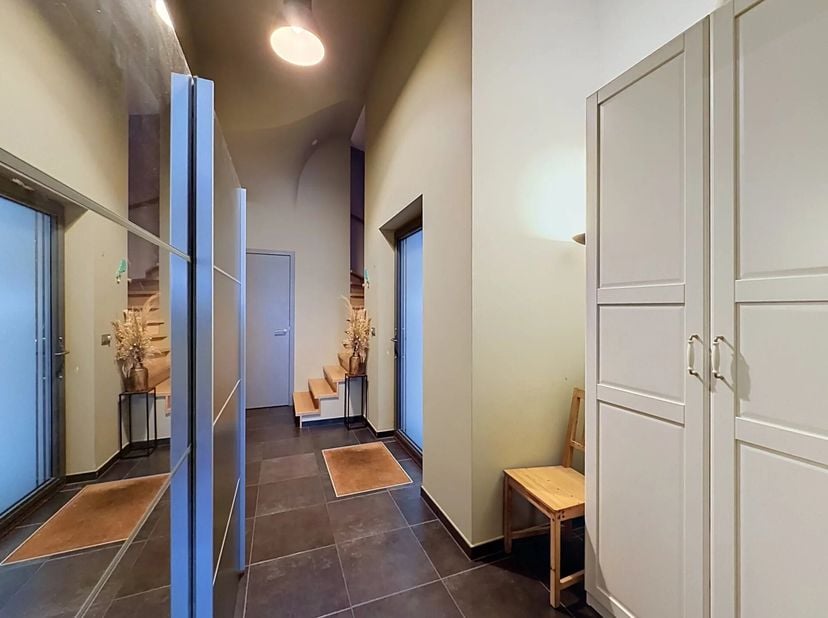 Om dit luxe pand volledig te kunnen beschrijven is er een half boekwerk nodig dus best dat u een afspraak maakt om te komen kijken!<br />
Toch gaan we