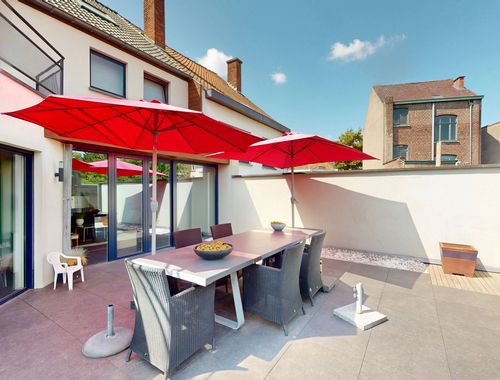                                         Usage mixte à vendre à Tournai, € 990.000
