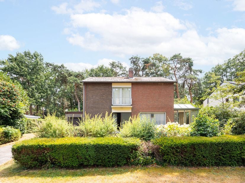 Voor verdere info of een vrijblijvende waardebepaling van uw eigendom: jordi.broes@homixx.be of 016 199 340.<br />
Op een uiterst gegeerde en resident
