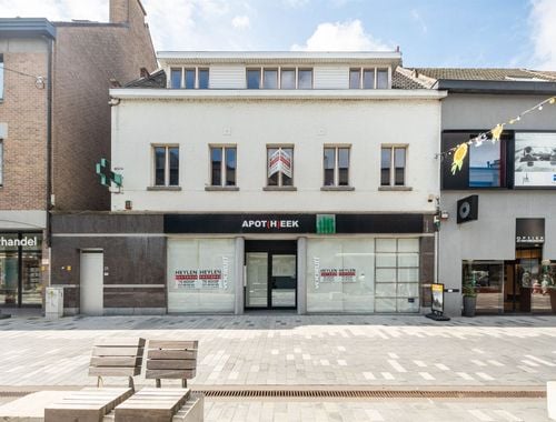                                        Immeuble d'appartements à vendre à Lommel, € 490.000
