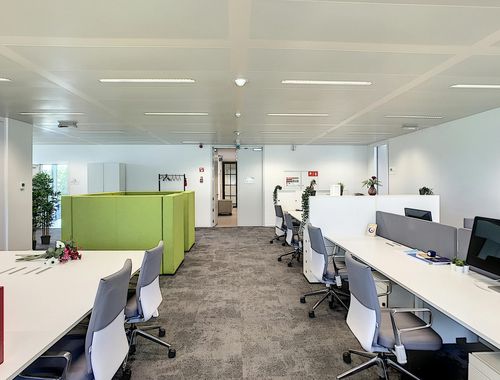                                         Bureaux à louer à Zwijnaarde, € 8.344,17
