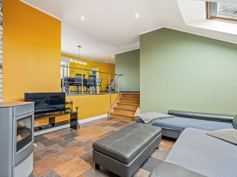 Deze vrijstaande villa is gelegen op een toplocatie aan een doodlopende straat in Nieuwerkerken op een prachtig perceel van 9are 31ca.<br />
De woning