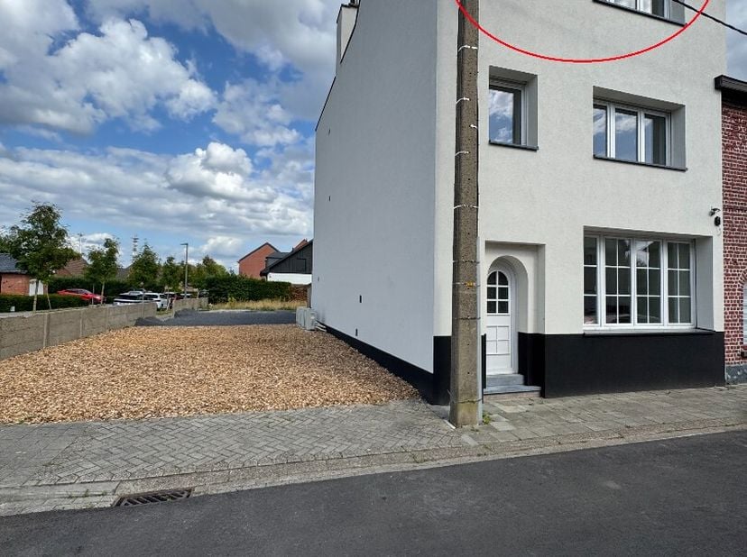 Een appartement op VERD. 2 (A.2) met busnr. 80/02/1 omvattende: inkom, keuken, leefruimte, slaapkamer, kamer, badkamer, wc en cv-ruimte , zolder alsoo