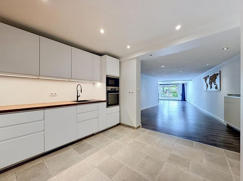 MAISON PRÊTE À EMMÉNAGER -<br />
Vous recherchez une maison sans souci où confort et durabilité sont au cœur de tout ? Cette maison magnifiquement rén