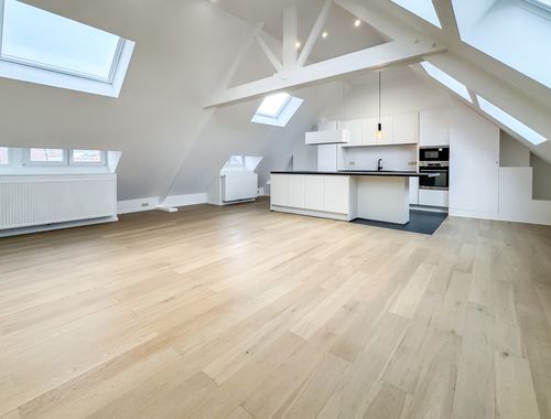                                         Appartement à louer à Uccle, € 2.000
