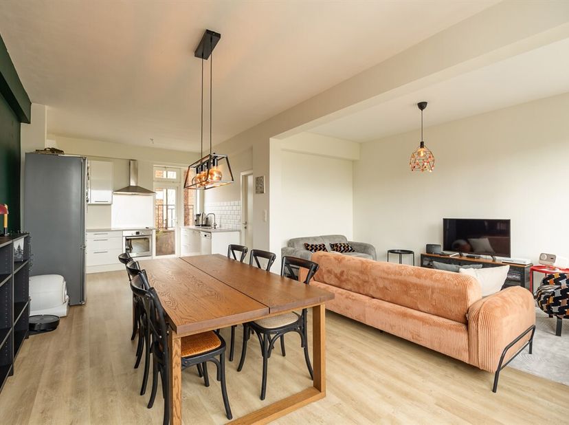 Appartement clé en main de 2 chambres à coucher avec une vue magnifique et un jardin commun<br />
Au 4ème étage se trouve cet appartement de 2 chambre