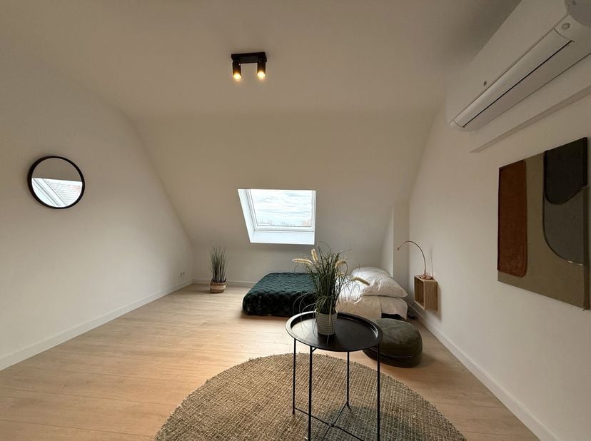 Studio lumineuse et agréable à proximité du Bourgoyen<br />
EPC : B<br />
Mobiscore : 9,1/10<br />
À distance de marche des commerces, des transports