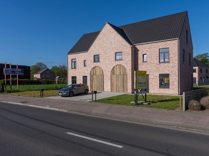 Volledig ingerichte nieuwbouw halfopen bebouwing met E-peil 10.<br />
DAST heeft de ambitie om een kwaliteitsvolle woonomgeving aan te bieden. Vanuit