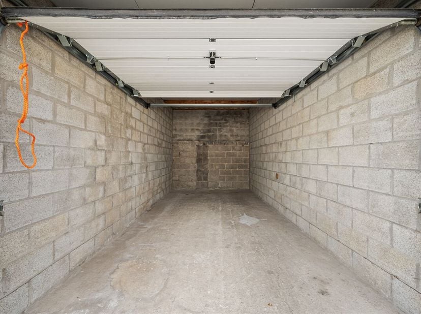 5 vergunde garages (5-15-17-18-21) met bewezen rendement. Wie zoekt naar een simpele belegging waar het brutorendement quasi gelijk is aan het nettore