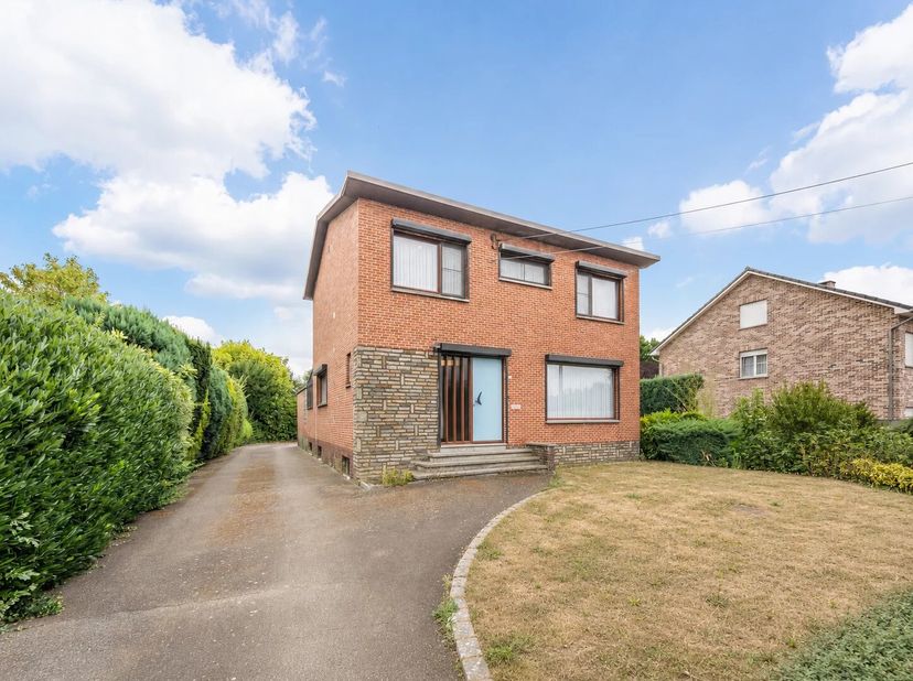 Deze rustig gelegen open bebouwing bevindt zich in De Lobbert 74 te Berkenbos, Heusden-Zolder.<br />
De woning werd gebouwd in 1964 en is gelegen op e