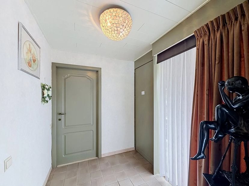 Op zoek naar een gelijkvloerse woning  met garage en tuin, gelegen in een rustige woonomgeving en vlak bij de natuur? Dan is deze woning zeker een bez