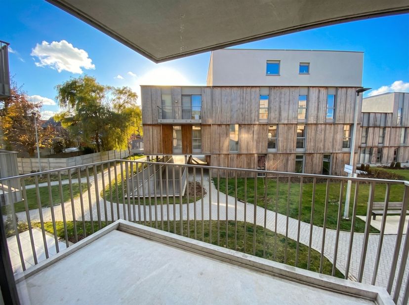 HEDENDAAGS APP MET 2 SLKS, TERRAS &amp; AUTOSTAANPLAATS<br />
<br />
In Sint-Niklaas treffen wij residentie 't Fineer aan. Een toplocatie voor wie wil g