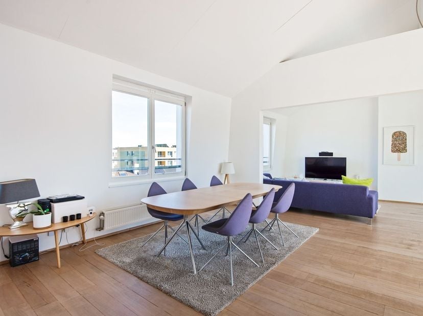 Bel appartement duplex de 3 chambres à coucher avec terrasse ensoleillée et entrée séparée.<br />
<br />
<br />
Situation : Anvers Luchtbal (2030).
