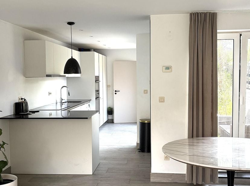 INSTAPKLARE WONING ZONDER RENOVATIEVERPLICHTING IN SINT-NIKLAAS!<br />
<br />
Op zoek naar een gezellige, instapklare woning in een rustige maar strat