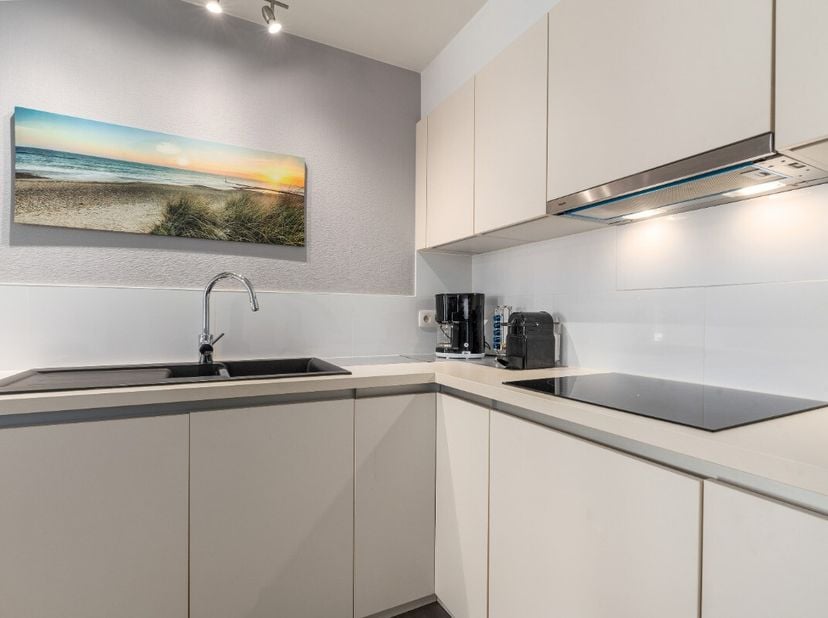 À vendre : appartement moderne au cur dOstende, à quelques pas de la Zeedijk et du Visserskaai. Cet appartement fermé, construit en 2014, se situe dan