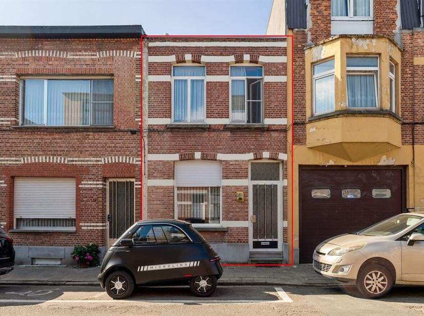 Maison à rénover avec 2 chambres et un jardin ensoleillé !<br />
Cette maison individuelle à rénover est située dans la Van Amstelstraat à Deurne, dan