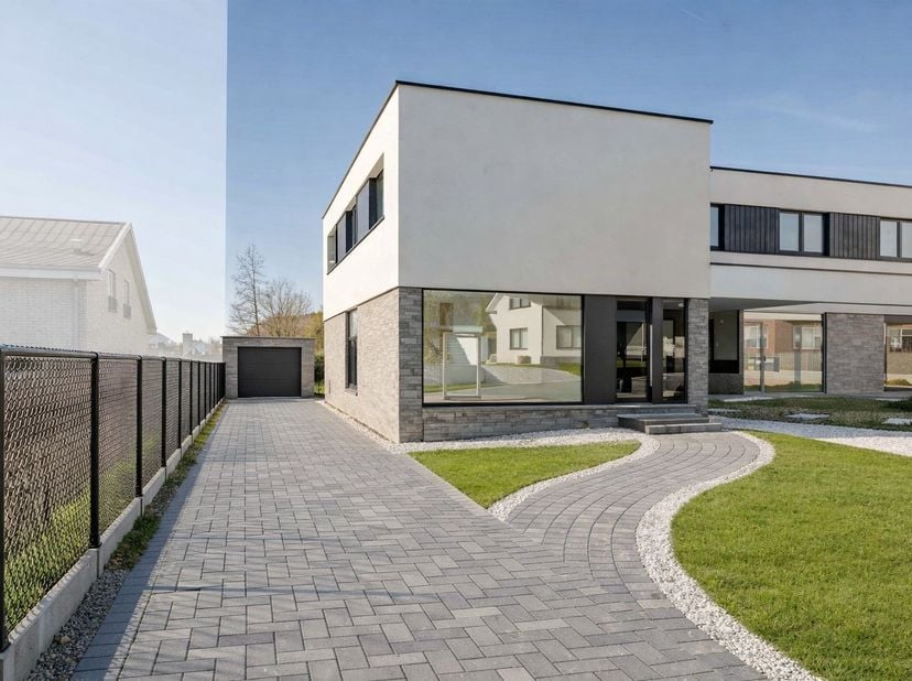 Deze nieuwbouw die U naar believen kan afwerken (oplevering is volledig afgewerkte staat) is gelegen in hartje Tielt met name in de Driesstraat 59, di