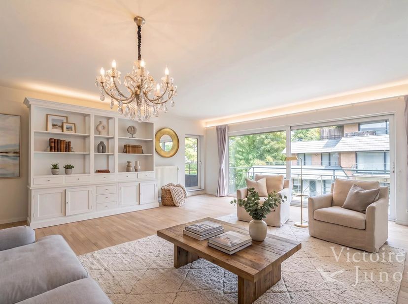 Uitzonderlijke ligging in een rustige omgeving in het hart van Fort Jaco, dit schitterende appartement van ± 113m² met een prachtig terras zonder inki