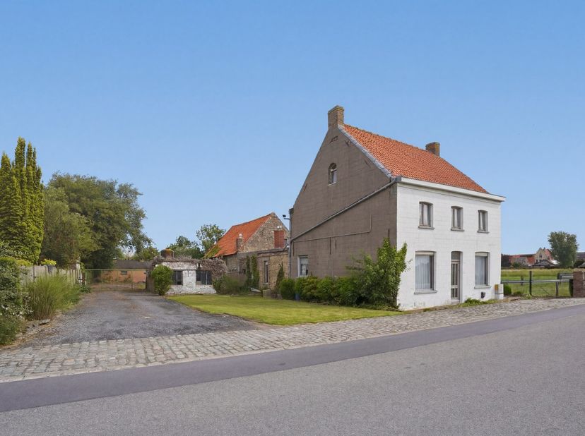Open bebouwing met landelijk verzicht op 5.450 m² – uitzonderlijk veel potentieel!<br />
<br />
Op zoek naar ruimte, rust en mogelijkheden? Deze open