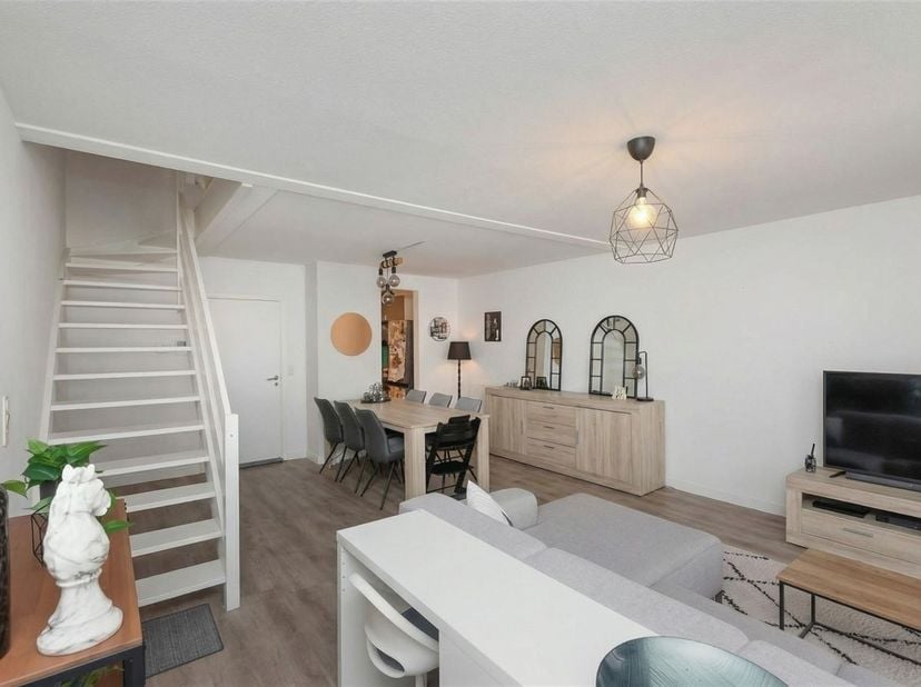 Ruim appartement (120m²) met 2 slaapkamers op centrale locatie in Maasmechelen - Opbrengsteigendom<br />
<br />
Omgeving:<br />
+ Gelegen in hartje