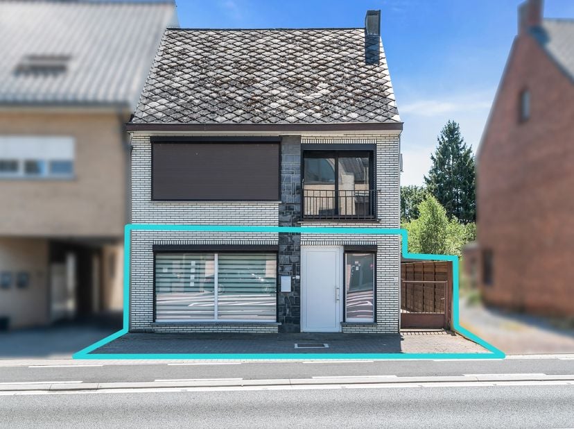 Centraal gelegen in Heusden vinden we dit bijzonder ruime appartement met een bewoonbare oppervlakte van maar liefst 150 m². Dankzij de ruime en prakt