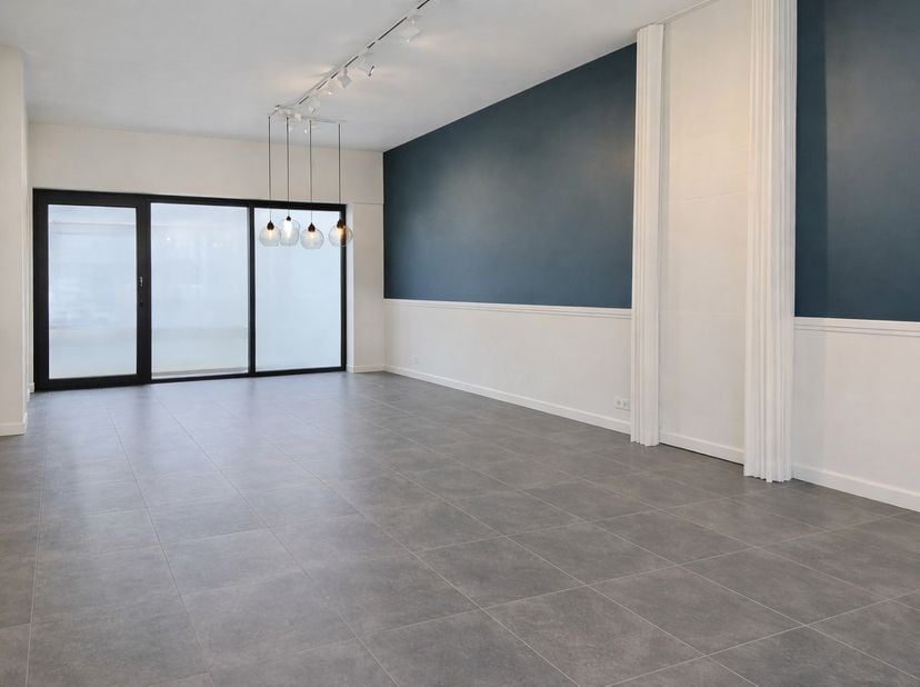 Centraal gelegen investeringspand op een commerciële topligging te Nieuwpoort-Stad, op wandelafstand van de Grote Markt, de kaai en alle voorzieningen
