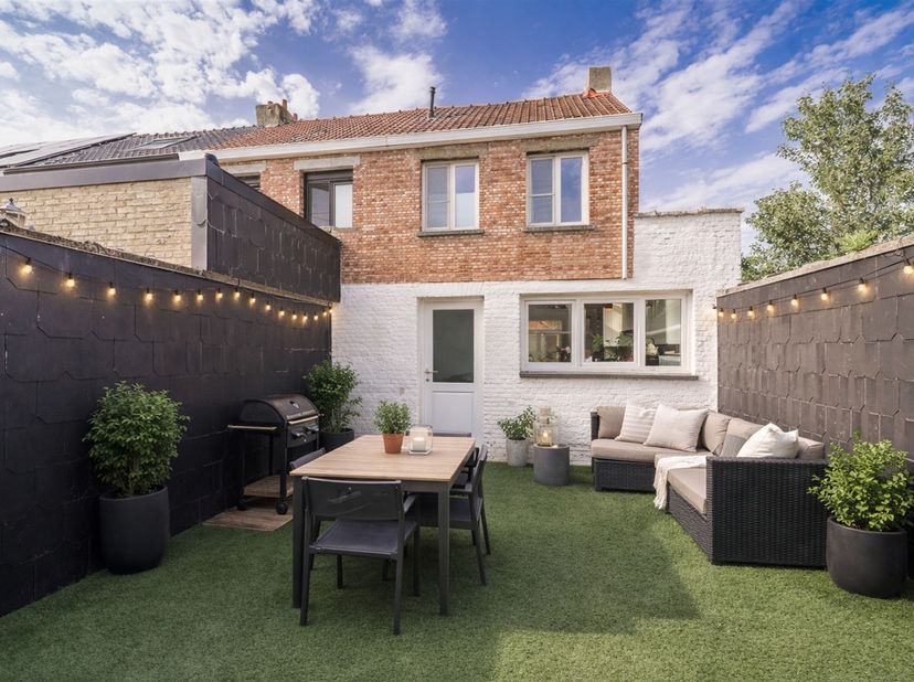 Gezellige gezinswoning met 2 garages op toplocatie in Mechelen<br />
In een rustige, kindvriendelijke straat net buiten de stadsring van Mechelen vin