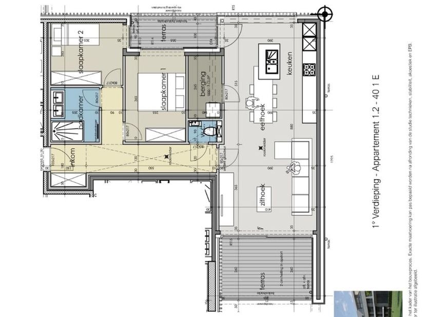 Het appartement is gelegen op de eerste verdieping en werd op plan ingedeeld als volgt:<br />
Inkomhal met apart toilet en ruimte voor een vestiaire.