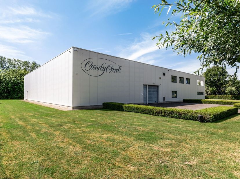 Voormalige chocolaterie met kantoren en uitbreidingsmogelijkheden in KMO-zone te Berlaar <br />
<br />
Dit uitstekend onderhouden industrieel gebouw