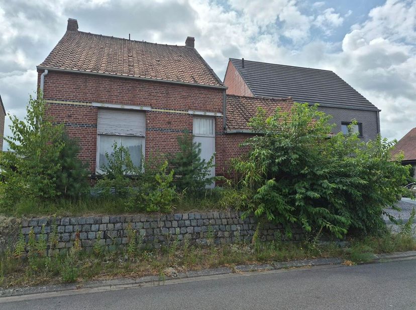 Te koop: bouwgrond voor halfopen bebouwing op een Zuidoost gericht perceel van 6a74ca met een nog af te breken woning in een rustige doodlopende straa