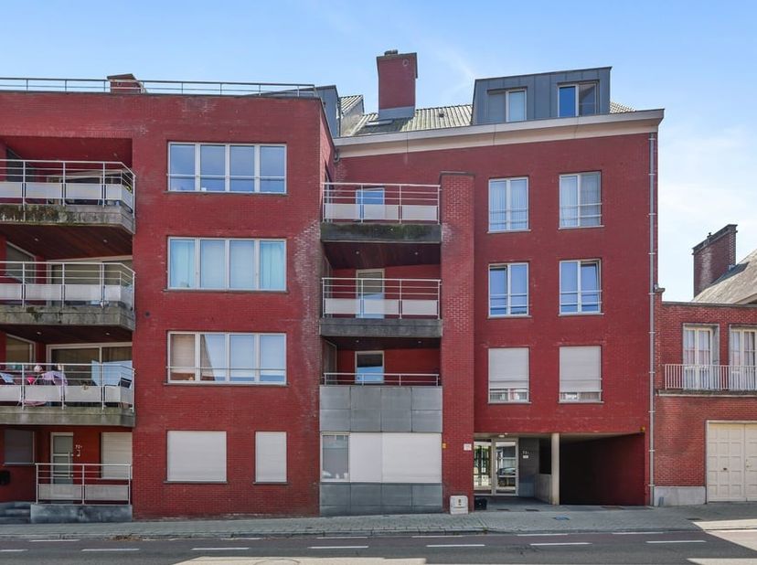 Dit verzorgde en lichtrijke appartement is gelegen op de tweede verdieping van een rustige residentie aan de Sint-Truidersteenweg 72C bus 202 in Sint-