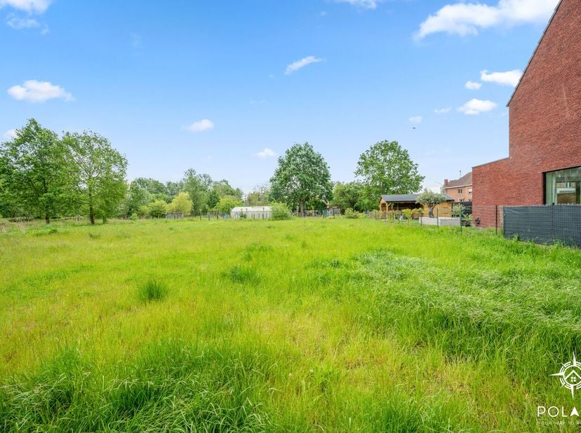 Uw droomwoning begint bij de juiste bouwgrond, de perfecte basis om uw woonideeën werkelijkheid te laten worden. Dit prachtig Zuidgericht perceel van