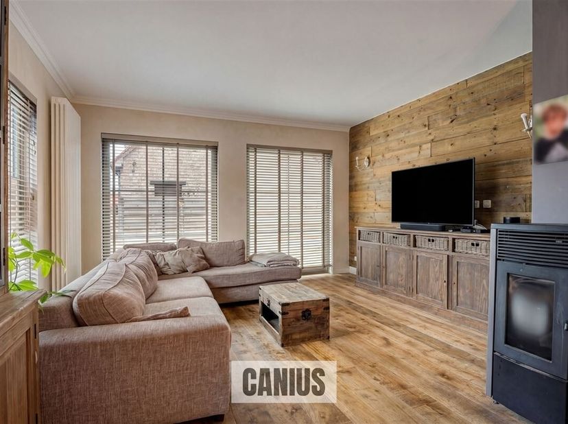 KNAPPE GELIJKVLOERVLOERSE WONING MET 4 SLAAPKAMERS<br />
Bent u op zoek naar een ruime, vrijstaande gelijkvloerse woning te koop in Heers? Dan is deze