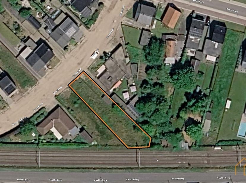 Welkom op deze zuidoostelijk georiënteerde bouwgrond van bijna 6 are, voor halfopen bebouwing, in het centrum van Geel! <br />
<br />
Gelegen langs
